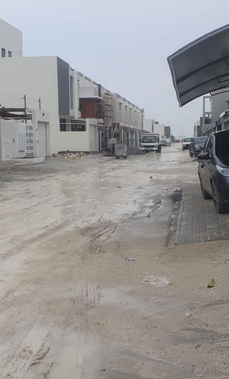 الوحل يشل حركة أهالي "درة المحرق"