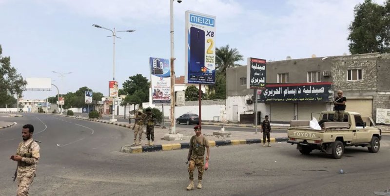 اليمن.. قتلى وجرحى بانفجارات استهدفت الحزام الأمني في أبين