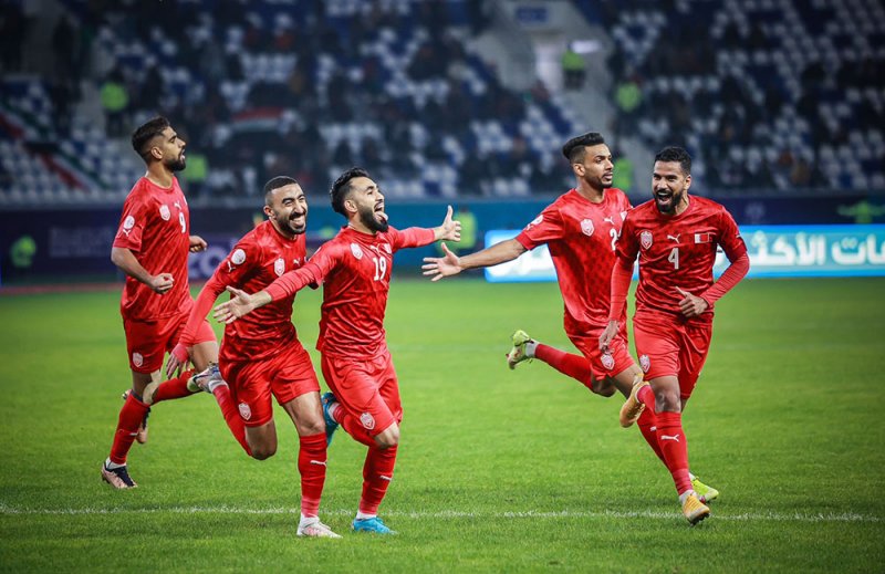 بالصور: منتخبنا الوطني يجتاز عقبة الإمارات بهدفي كميل والشيخ