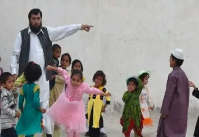 "الحاج متولي" الباكستاني يشعل التواصل بحكاية طفله "حاج خوشال"