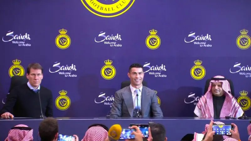 رئيس نادي برازيلي: فاوضنا رونالدو.. لكنه اختار النصر