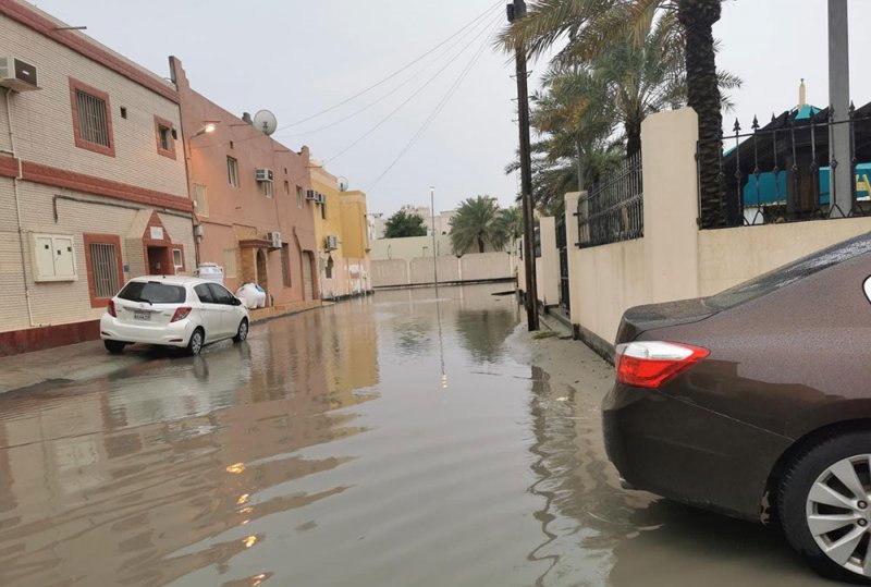 الأمطار تحرم أهالي أبو العيش من الصلاة في المسجد