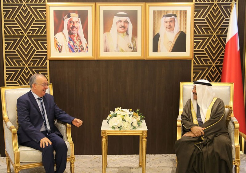 رئيس مجلس الشورى يُشيدُ بالروابط الأخوية والعلاقات الراسخة بين البحرين والجزائر
