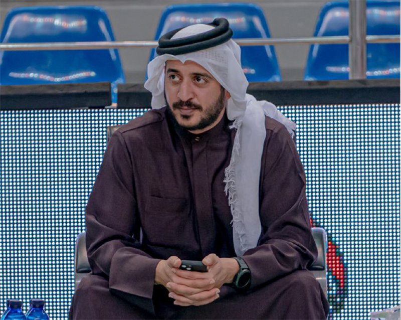 خالد بن حمد يشهد تدريبات برنامج "عملاق" لكرة السلة