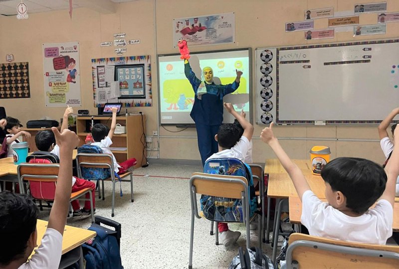 المعلمة فاطمة باقري ترفع نتائج طلبتها عبر توظيف "افتح يا سمسم"