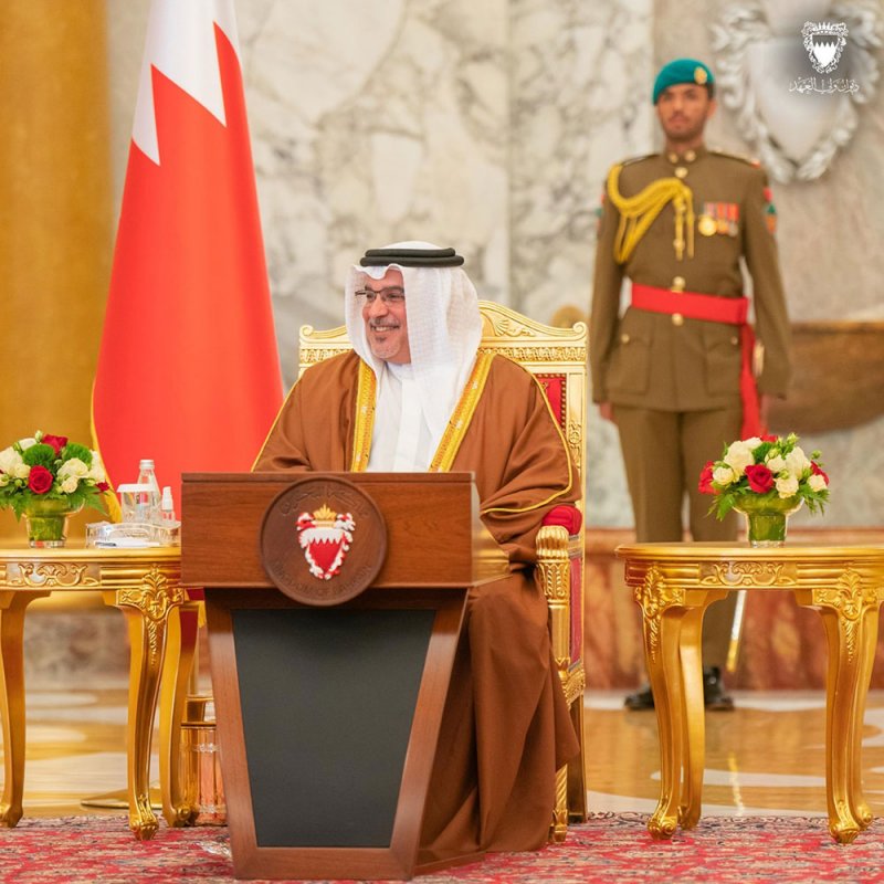 نيابة عن جلالة الملك المعظم.. سمو ولي العهد رئيس مجلس الوزراء يتسلم أوراق اعتماد إحدى عشر سفيراً جديداً لدى مملكة البحرين