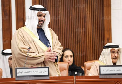 وزير المالية والاقتصاد الوطني: تحية لكل "كاشير" بحريني