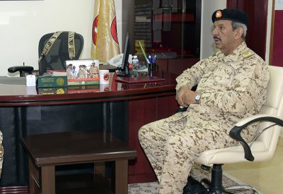 القائد العام لقوة دفاع البحرين يتفقد إحدى وحدات قوة دفاع البحرين