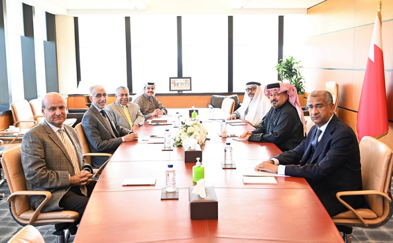 رئيس "الرقابة" يبحث مع وزير الأشغال ورئيس "المهن الهندسية" تعزيز الشراكة والتعاون 