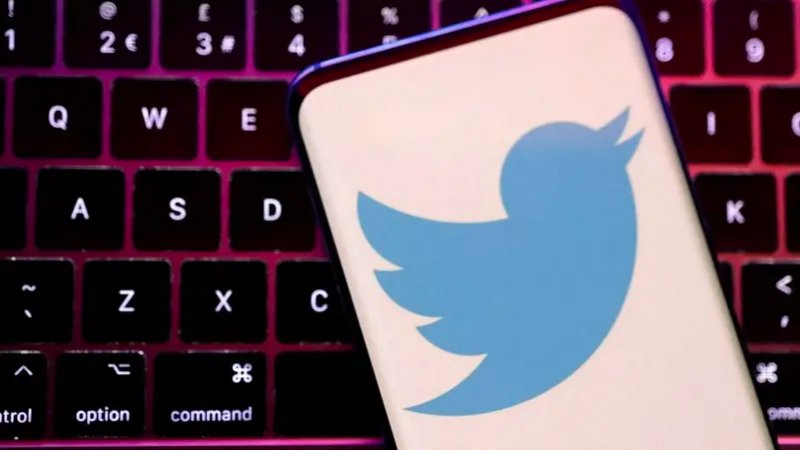 "تويتر": لا دليل على بيع بيانات نتيجة ثغرة في أنظمة الشركة