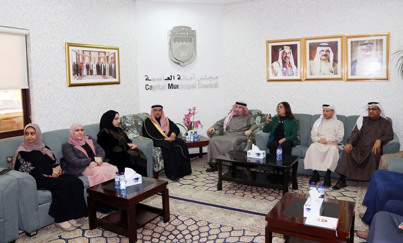 محافظ العاصمة يبحث الملفات الخدمية والتنموية مع "مجلس الأمانة"