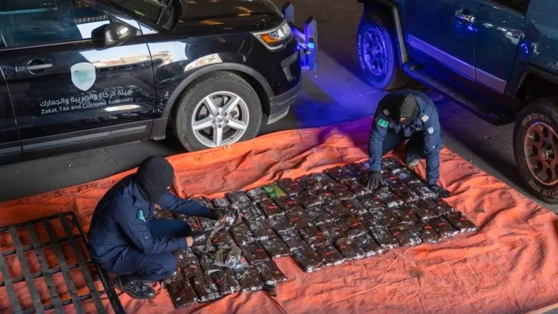 بالصور: مخفية بمكان غير مألوف.. السعودية تحبط تهريب أكثر من 81 كيلو حشيش