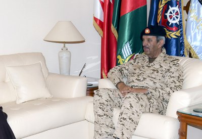 القائد العام لقوة دفاع البحرين يستقبل الكاتب الصحفي جمال الياقوت