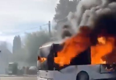 بالفيديو: احتراق حافلة مدرسية أثناء سيرها في فرنسا