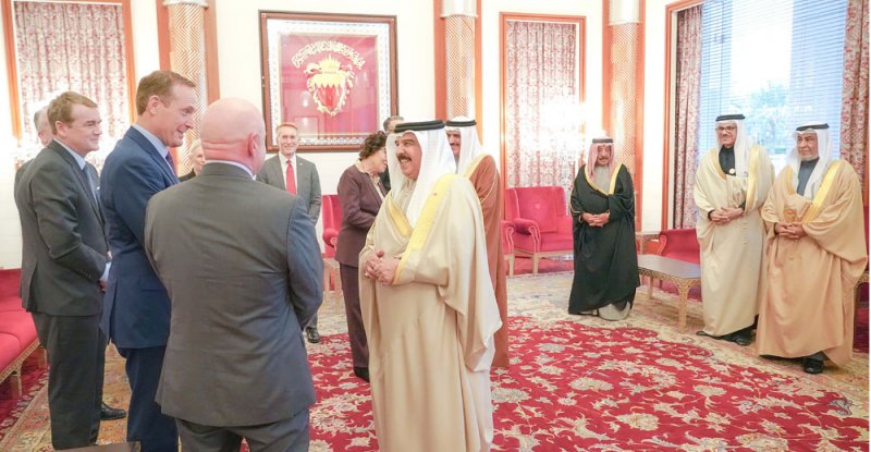 جلالة الملك المعظم يستقبل وفداً من أعضاء مجلس الشيوخ الأمريكي