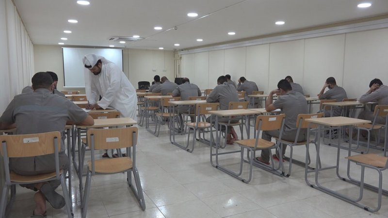 الإصلاح والتأهيل: اتخاذ الإجراءات والتسهيلات التي تضمن تمكين النزلاء المسجلين في  مختلف المراحل الدراسية من أداء امتحاناتهم