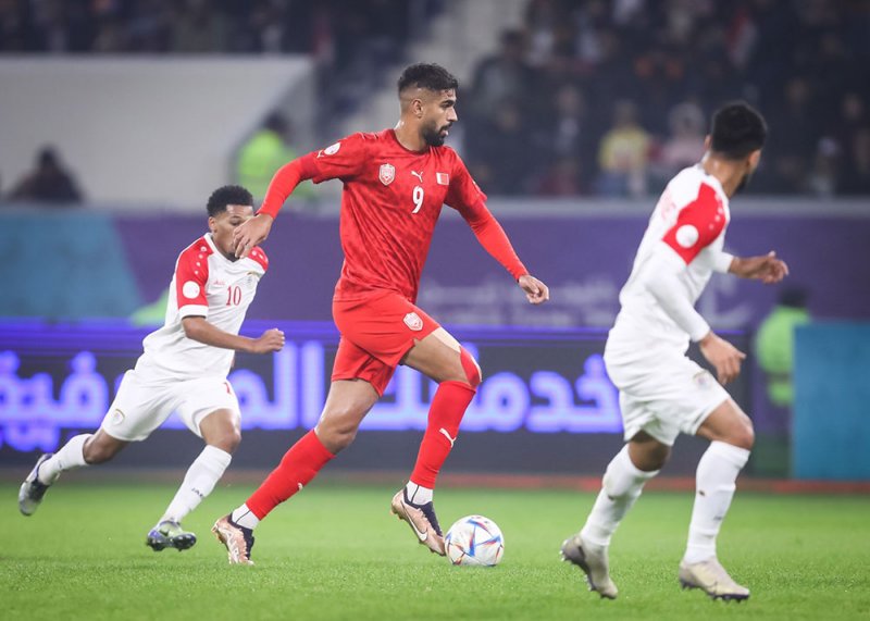 "الأحمر" يودع بطولة كأس الخليج بعد الخسارة من المنتخب العماني