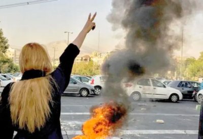 كاميرات بشوارع إيران لمراقبة زي النساء.. وعقوبات تشمل غرامات ومنع السفر