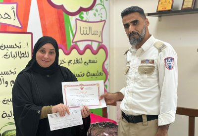 ابتدائية غرناطة تكرم الحارس حسين البري لجهوده