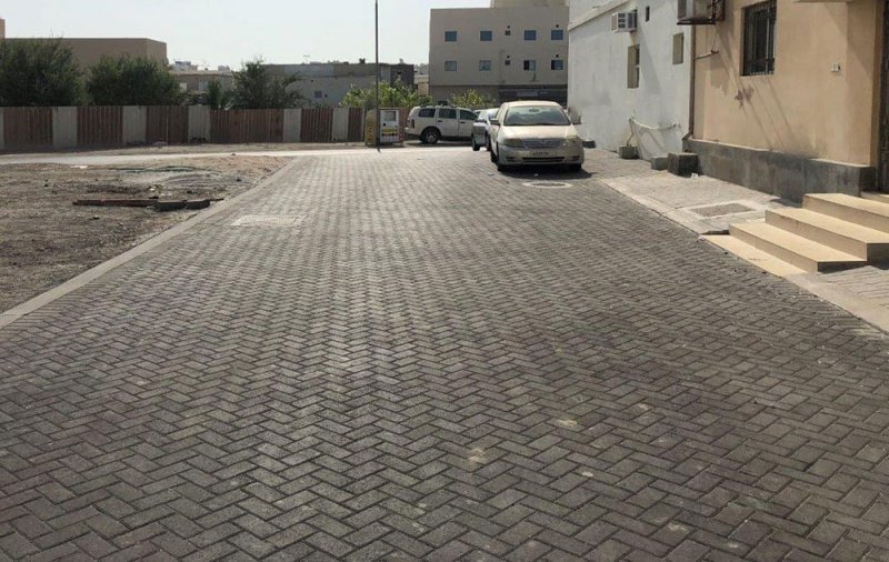 (الأشغال): الانتهاء من مشروع إعادة تأهيل عدد من الطرق بمجمع 738 في عالي