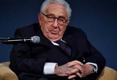 كيسنجر يتراجع عن "موقفه المثير" بشأن أوكرانيا.. لم يعد مبررا