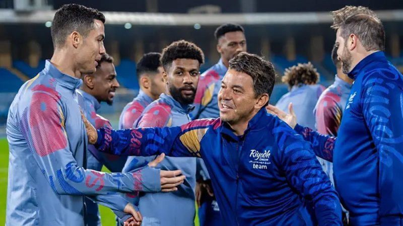 "كأس موسم الرياض".. فريق الهلال والنصر يستقبل سان جيرمان