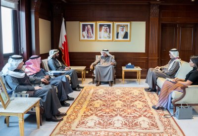 وزير الخارجية يستقبل الأمين العام المساعد لمجلس التعاون للشؤون التشريعية والقانونية