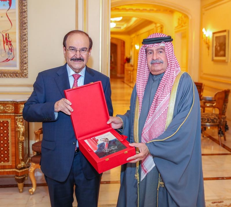 سمو الشيخ علي بن خليفة يستقبل الدكتور عبدالحسين ميرزا