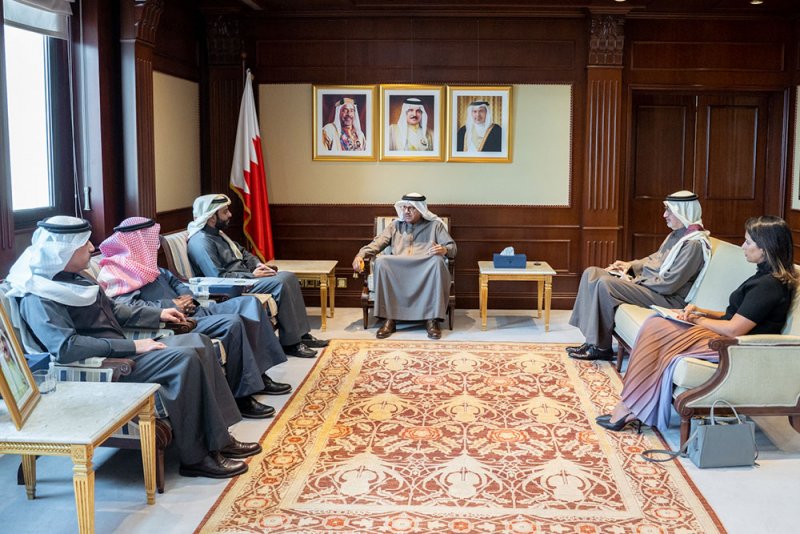 وزير الخارجية يستقبل الأمين العام المساعد لمجلس التعاون للشؤون التشريعية والقانونية
