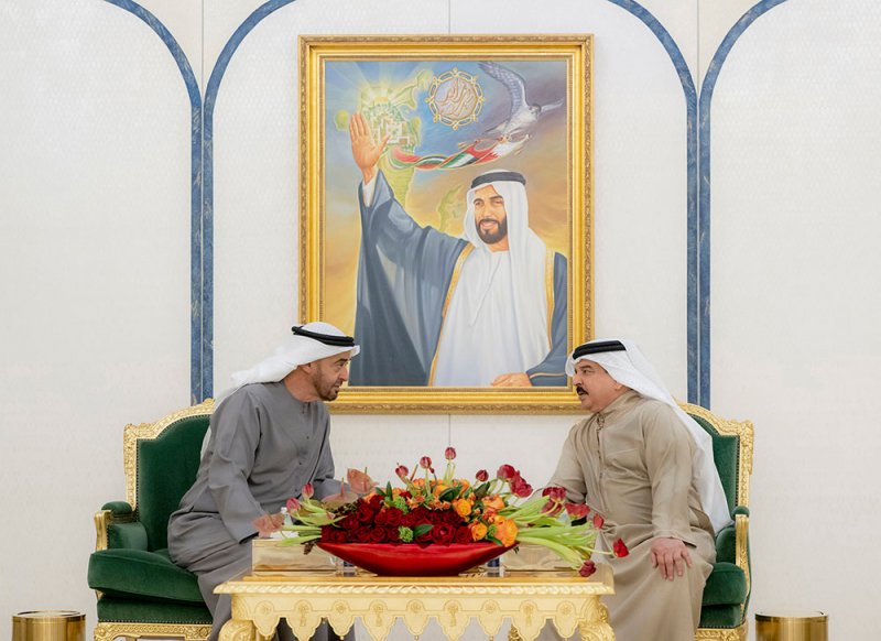 جلالة الملك المعظم يستعرض مع سمو رئيس دولة الإمارات العلاقات الأخوية الوثيقة وآخر التطورات الإقليمية والدولية