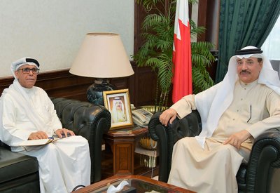وزير العمل يلتقي رئيس المجلس البلدي لبلدية المنطقة الشمالية