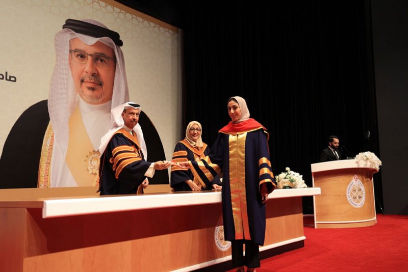 خريجو الصيدلة والمختبرات والتربية الرياضية يؤكدون عزمهم مواصلة تطوير تحصيلهم العلمي لرفعة الوطن 