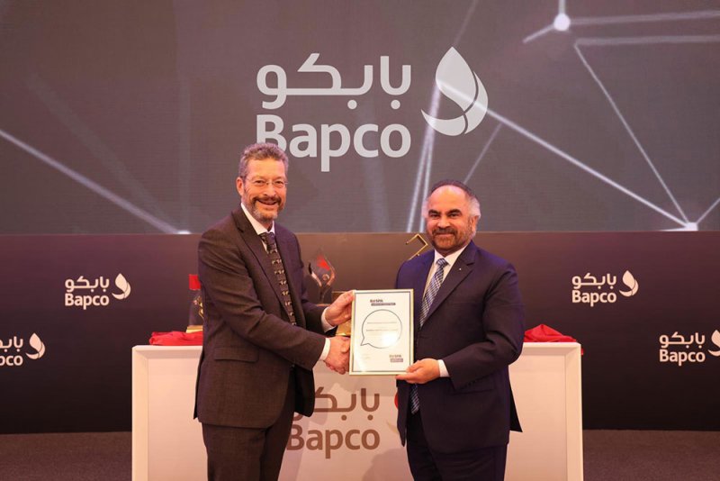 الرئيس التنفيذّي لـ (RoSPA) يزور شركة بابكو ويلتقي الرئيس التنفيذي ويقدم له جائزة روسبا العالمية في مجال السلامة