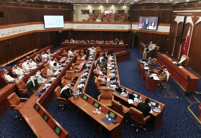 بسبب "المراكز الشبابية".. جدل بين النواب ووزير شؤون المجلسين