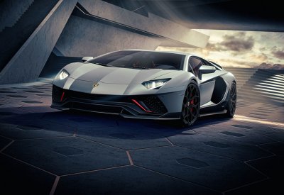 لامبورجيني أفنتادور 2023