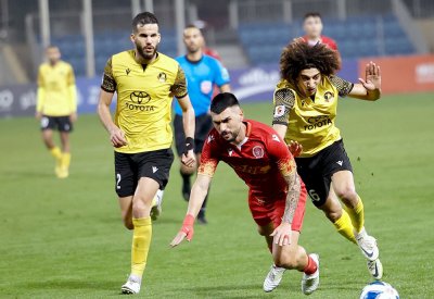 "البلاد" تطلق استفتاءً جماهيريًّا لأفضل 11 لاعب كرة القدم