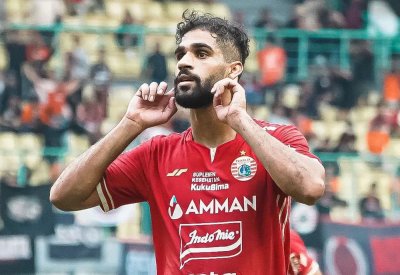 عبدالله يوسف يقود بيرسيجا لصدارة الدوري الأندونيسي