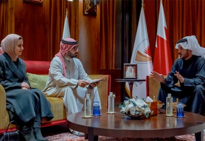 خالد بن حمد يستقبل الأمين العام للمجلس الأعلى للشباب والرياضة ووزيرة شئون الشباب