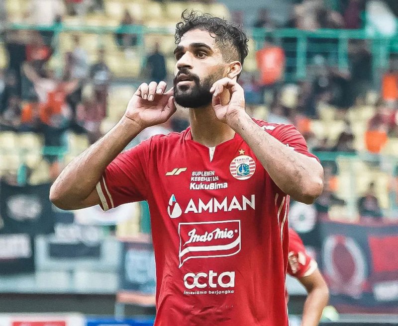 عبدالله يوسف يقود بيرسيجا لصدارة الدوري الأندونيسي