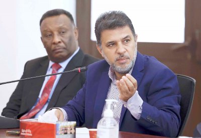 الكلاب الضالة تطارد مصلي الفجر