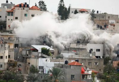 بالفيديو: قوات إسرائيلية تقتحم مخيم جنين.. اشتباكات عنيفة ومقتل فلسطينيين