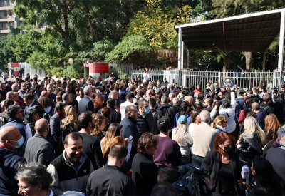 بالفيديو: بسبب تحقيق المرفأ.. محتجون يحاولون اقتحام قصر العدل اللبناني