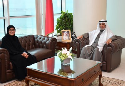 وزير شؤون مجلسي الشورى والنواب يستقبل النائب لولوة الرميحي