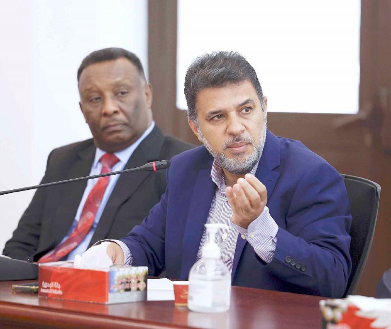 الكلاب الضالة تطارد مصلي الفجر