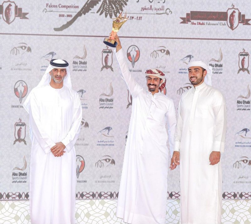 البحرين تفوز بكأس رئيس دولة الإمارات للصيد بالصقور 