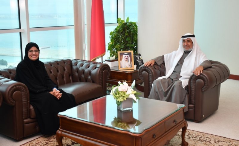 وزير شؤون مجلسي الشورى والنواب يستقبل النائب لولوة الرميحي