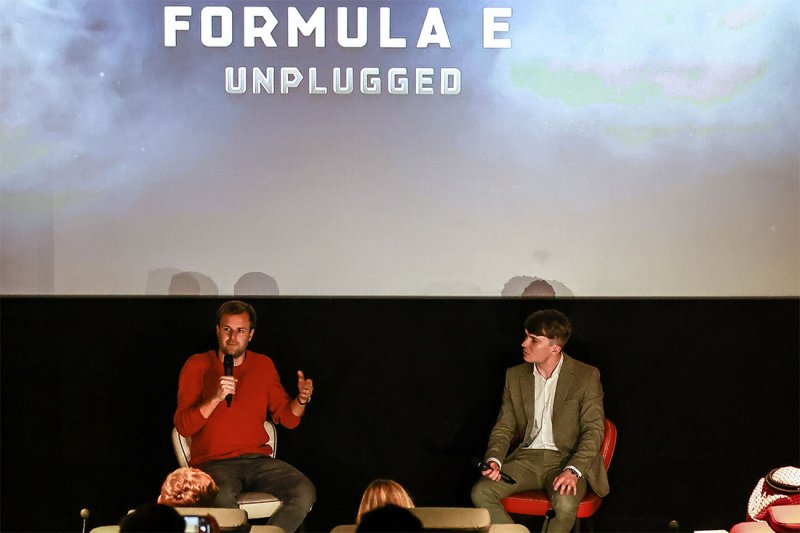 دان تيكتم ينضم إلى عشاق فورمولا إي لمشاهدة السلسلة  Formula E Unplugged