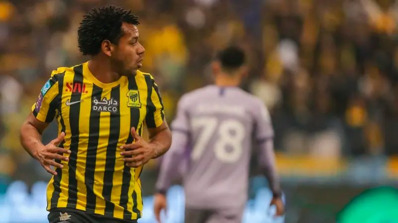 رومارينيو وشباك النصر.. علاقة دائمة