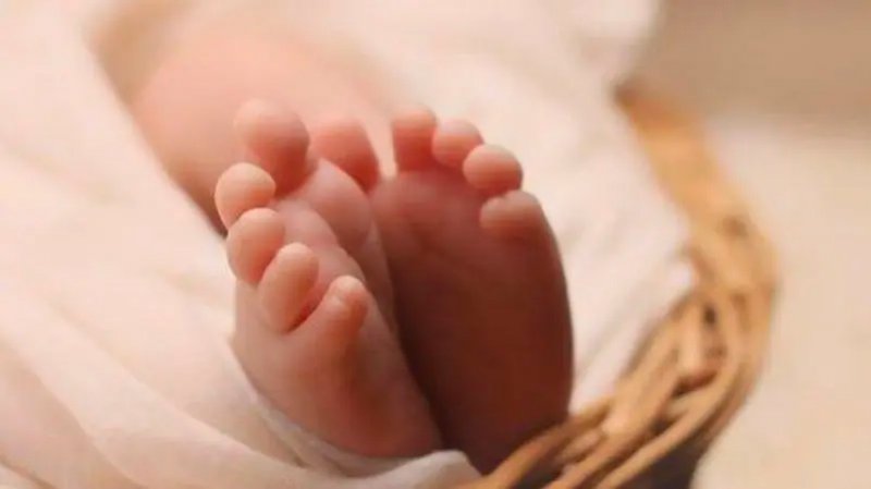 تركتها بنفس الحفّاضة لأسبوع.. قتلت رضيعتها وحاولت إلقاءها بصندوق القمامة!