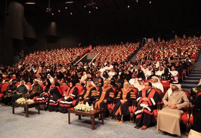 تخريج طلبة الإعلام واللغة العربية وآدابها في جامعة البحرين